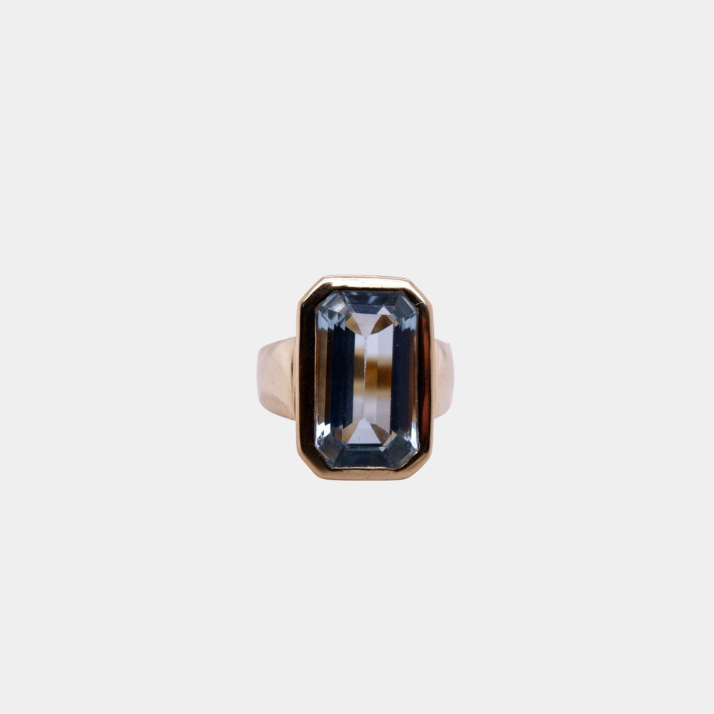 Vintage 1980's Octagonal Cut Aquamarine and Gold Ring in 18ct Gold