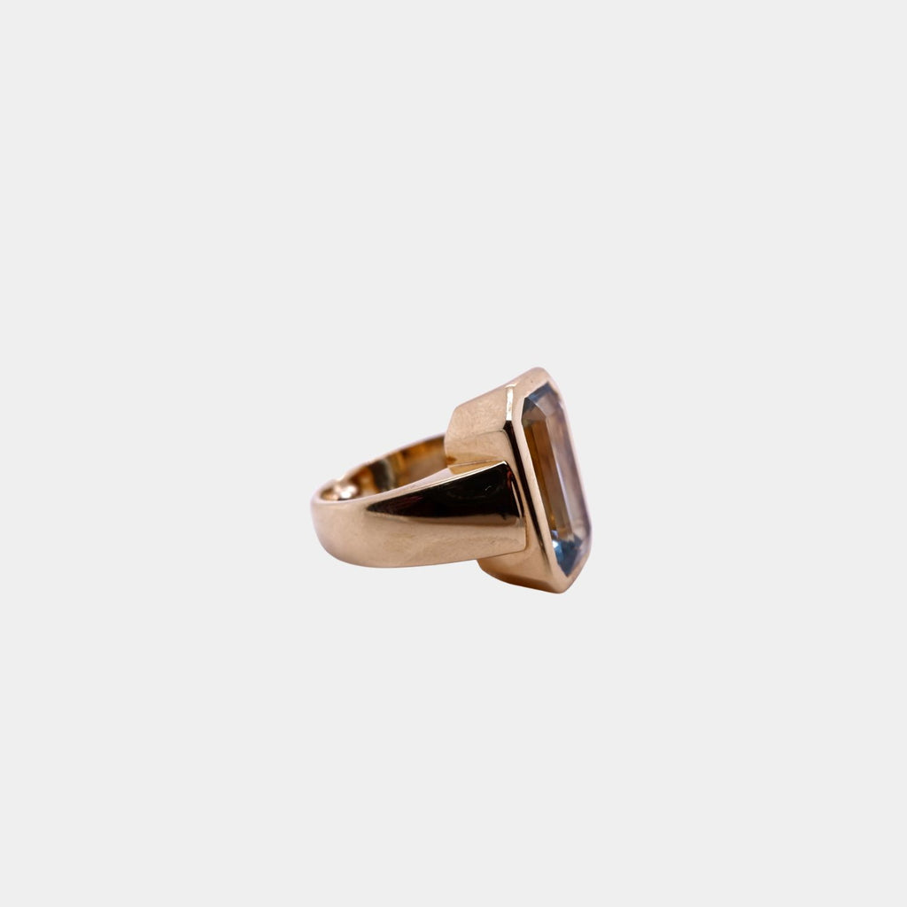 Vintage 1980's Octagonal Cut Aquamarine and Gold Ring in 18ct Gold