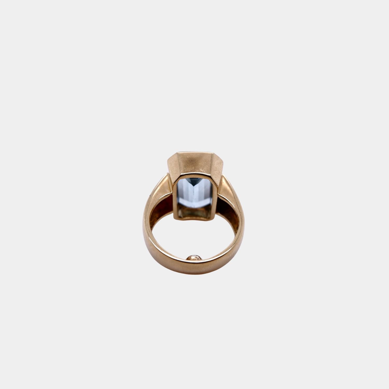 Vintage 1980's Octagonal Cut Aquamarine and Gold Ring in 18ct Gold
